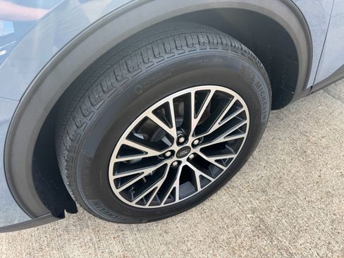 Used 2023 Ford Escape SE image 9