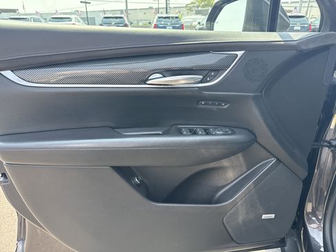 Used 2017 Cadillac XT5 Platinum w/ Driver Assist Package image 9