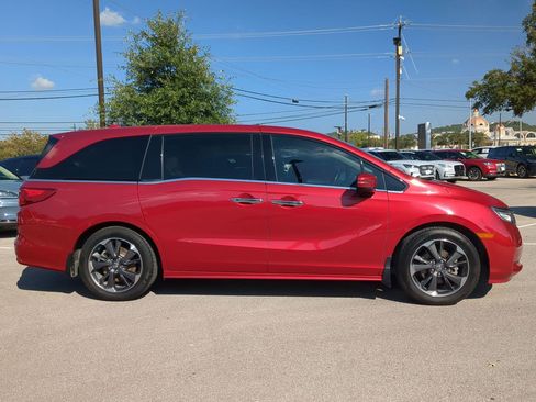 Used 2022 Honda Odyssey Elite image 2