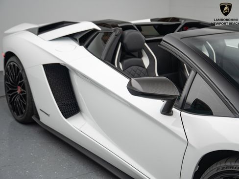 Used 2019 Lamborghini Aventador S image 4