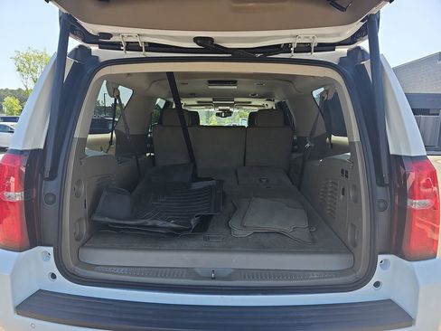 Used 2017 Chevrolet Suburban LT w/ LT Signature Package RWD image 18