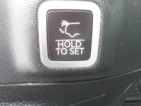 Used 2022 Jeep Grand Cherokee Altitude image 9