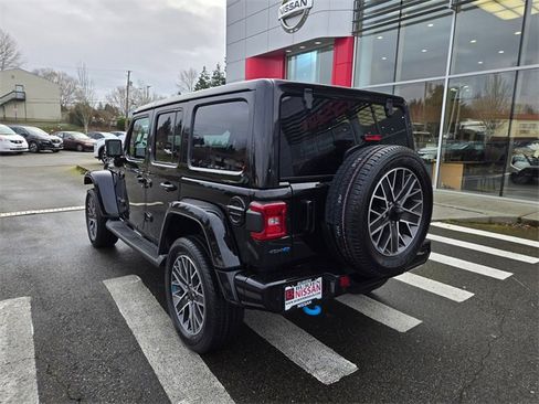 Used 2023 Jeep Wrangler Unlimited Sahara image 9