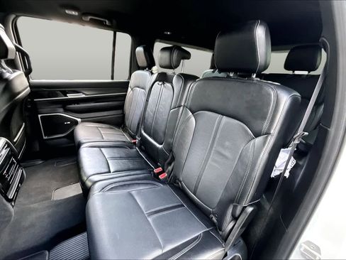 Used 2024 Jeep Wagoneer Series II w/ Flexible Seating Group AWD/4WD image 19