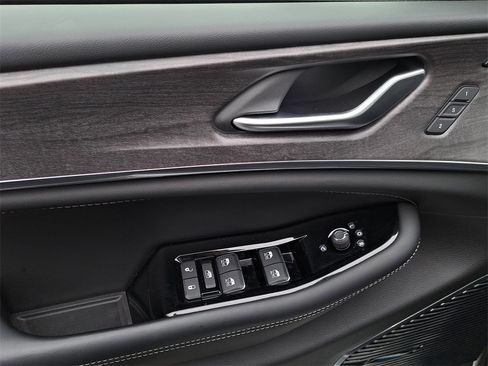 Certified 2023 Jeep Grand Cherokee Overland w/ Advanced Protech Group III image 23