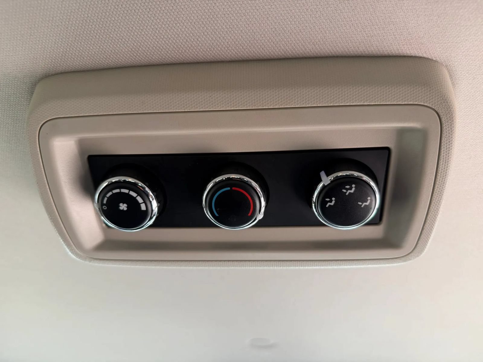 Used 2013 Dodge Grand Caravan SXT w/ UConnect Hands-Free Group FWD image 20