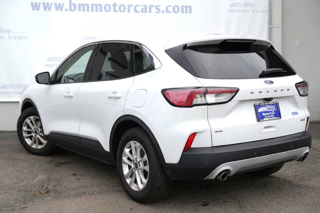 Used 2020 Ford Escape SE FWD image 4