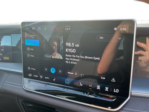 New 2026 Volkswagen Tiguan SE R-Line AWD/4WD image 16
