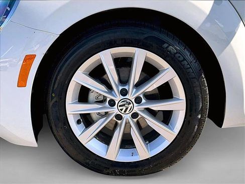 Used 2017 Volkswagen Beetle 1.8T SE FWD image 10