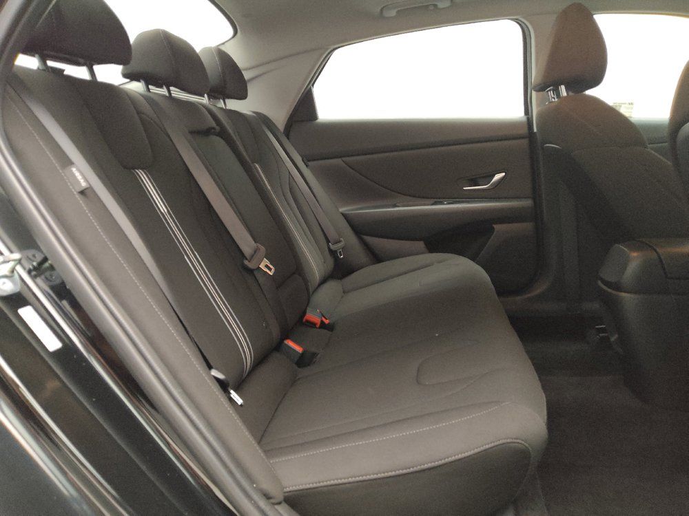 Used 2025 Hyundai Elantra SEL FWD image 19