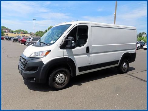 Used 2025 RAM ProMaster 2500 w/ Convenience Group FWD image 3