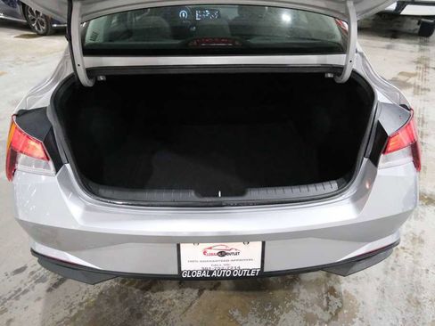 Used 2023 Hyundai Elantra SEL w/ Convenience Package image 10