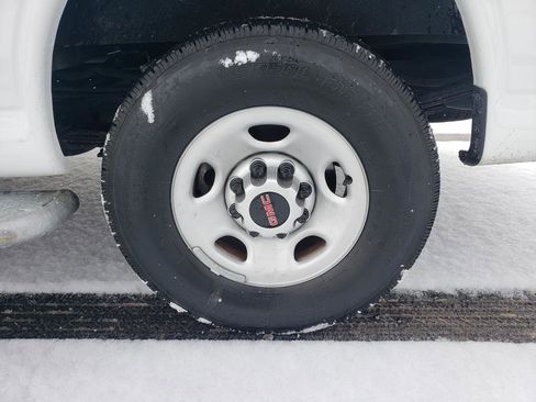 Used 2024 GMC Savana 2500 w/ Driver Convenience Package image 27