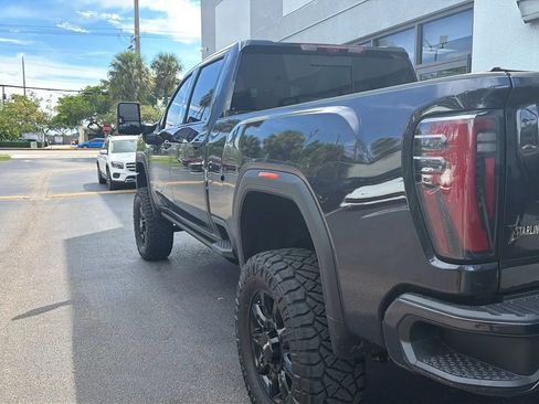 Used 2025 GMC Sierra 2500 AT4 w/ AT4 Premium Plus Package AWD/4WD image 4