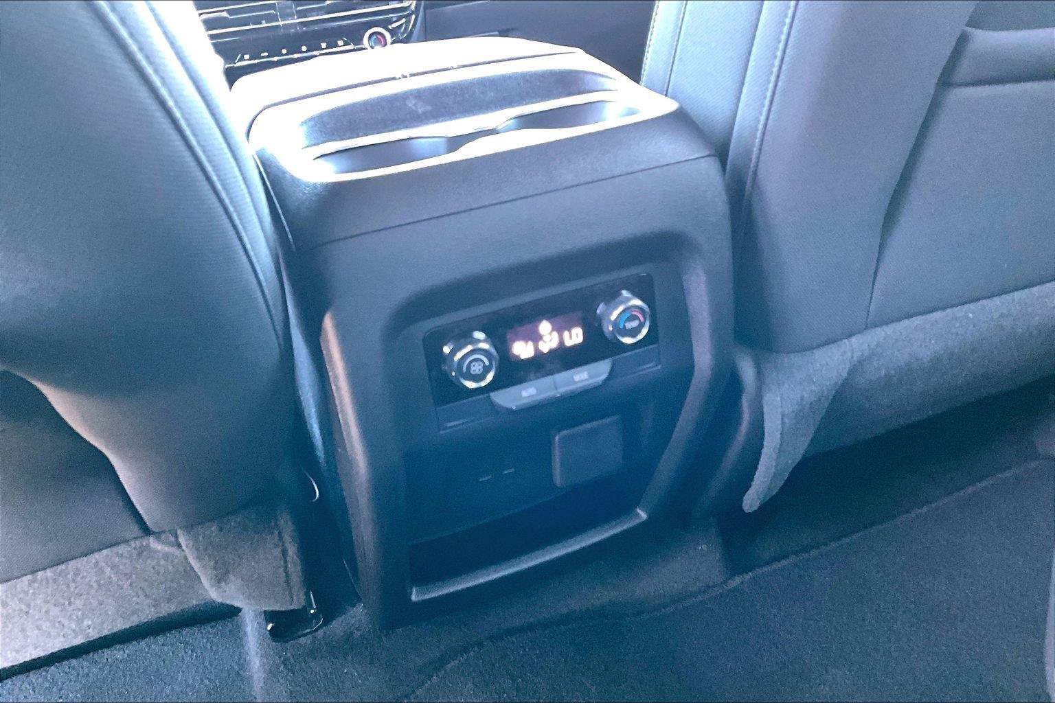Used 2024 Chevrolet Traverse LT w/ Midnight/Sport Edition FWD image 34