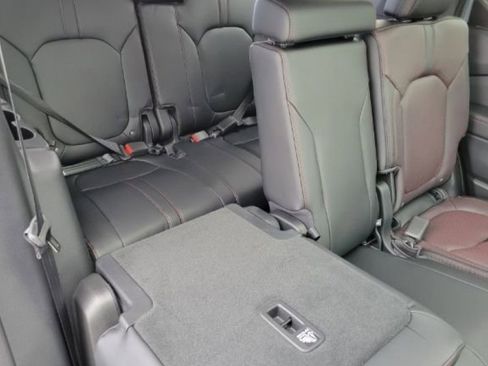 Certified 2025 Honda Pilot Black Edition image 35