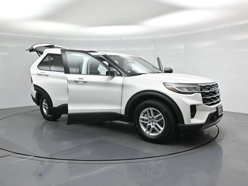 New 2026 Ford Explorer Active RWD image 33