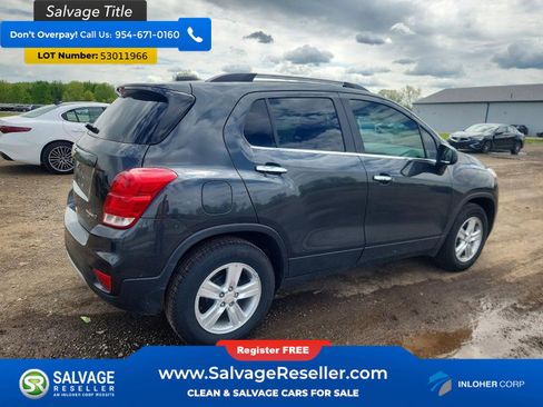 Used 2018 Chevrolet Trax LT w/ LT Convenience Package FWD image 4