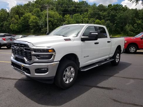 Certified 2025 RAM 2500 Big Horn AWD/4WD image 3