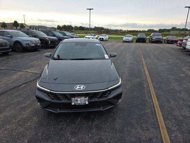 Used 2025 Hyundai Elantra SEL w/ Cargo Package FWD image 5