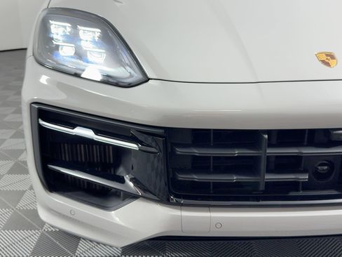 Certified 2025 Porsche Cayenne GTS image 11