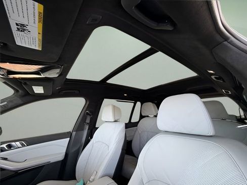 Used 2024 BMW X7 xDrive40i w/ Premium Package image 29