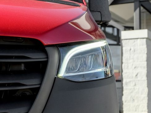 Used 2025 Mercedes-Benz Sprinter 2500 image 7