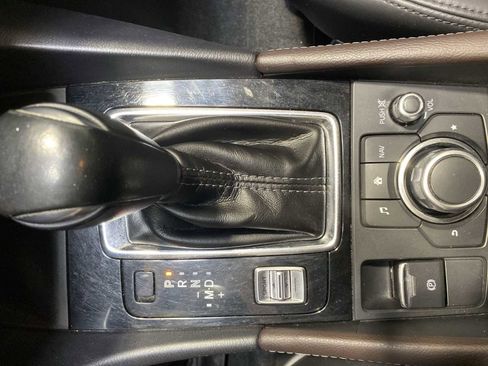 Used 2018 MAZDA MAZDA3 Touring image 17