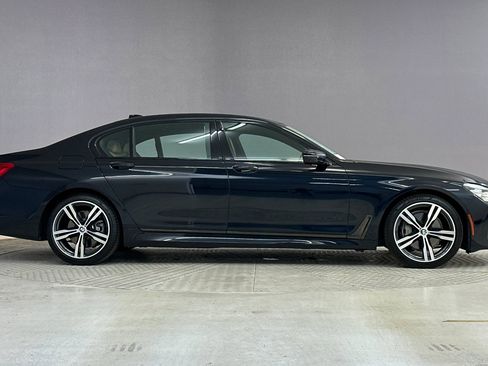 Used 2019 BMW 740i image 7