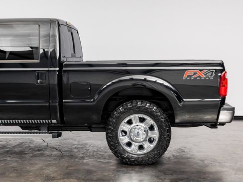 Used 2016 Ford F250 Lariat w/ Lariat Ultimate Package AWD/4WD image 13
