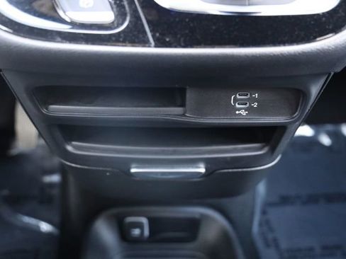 Used 2026 Chrysler Pacifica Select image 49