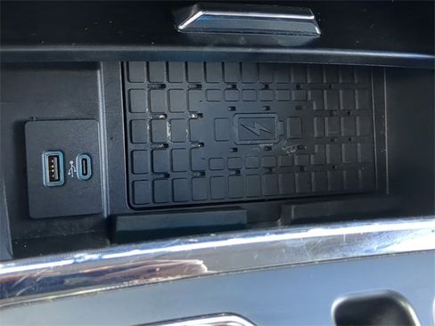 Used 2024 Ford Expedition Max XLT image 28