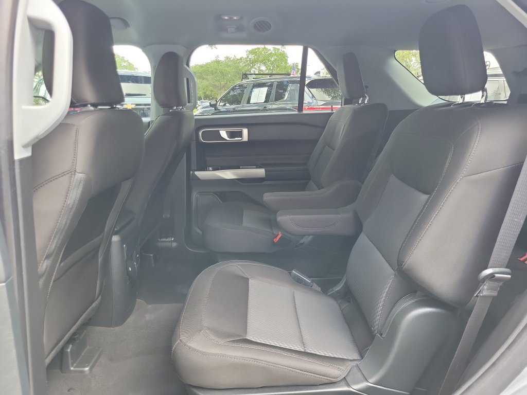 Used 2024 Ford Explorer XLT RWD image 9