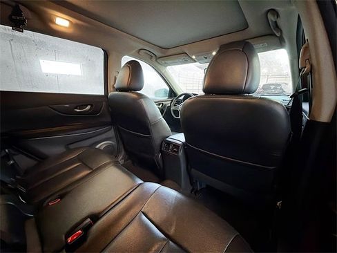 Used 2018 Nissan Rogue SL image 11