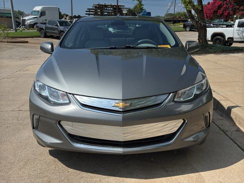 Used 2017 Chevrolet Volt LT w/ Comfort Package FWD image 3