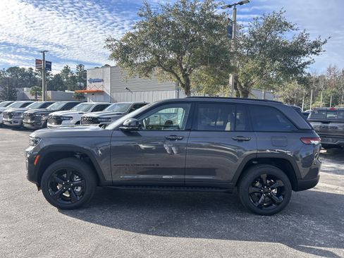 New 2025 Jeep Grand Cherokee Limited w/ Black Appearance Package image 4