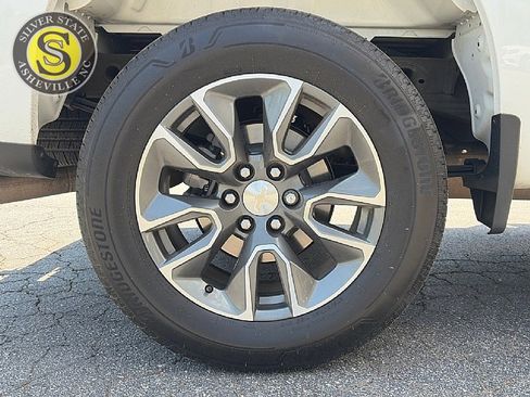 Used 2023 Chevrolet Silverado 1500 LT AWD/4WD image 9