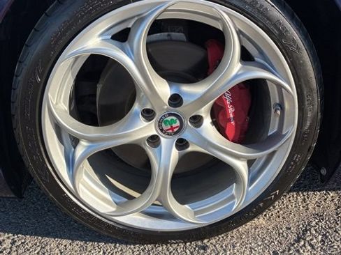 Used 2019 Alfa Romeo Giulia Ti Sport w/ Quick Order Package 22U Sport image 9