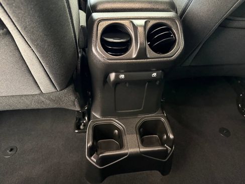 Used 2025 Jeep Gladiator Sport AWD/4WD image 21