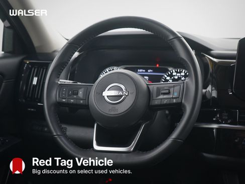 Used 2025 Nissan Pathfinder SV AWD/4WD image 15