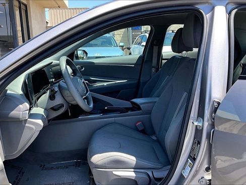 Certified 2023 Hyundai Elantra SE FWD image 14