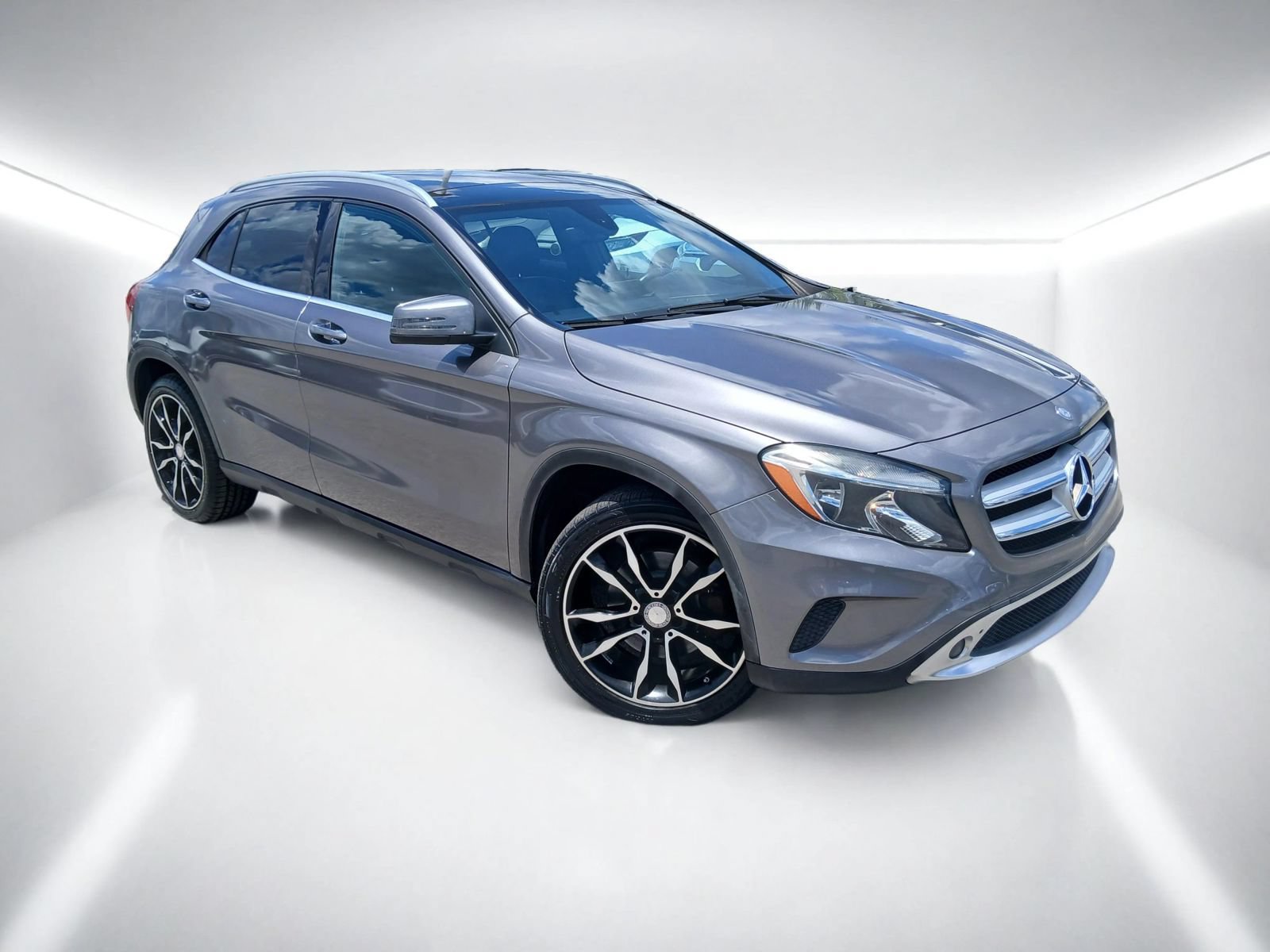 Used 2017 Mercedes-Benz GLA 250 w/ Premium Package image 1