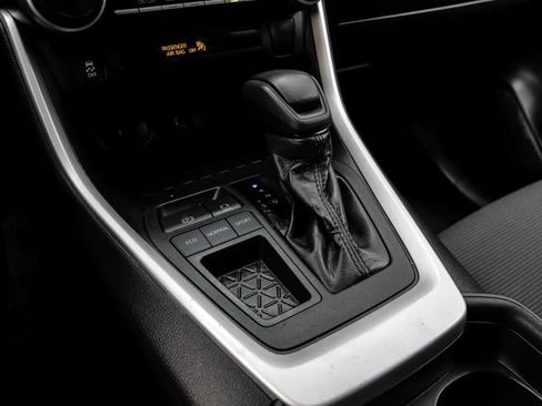 Used 2021 Toyota RAV4 LE image 24