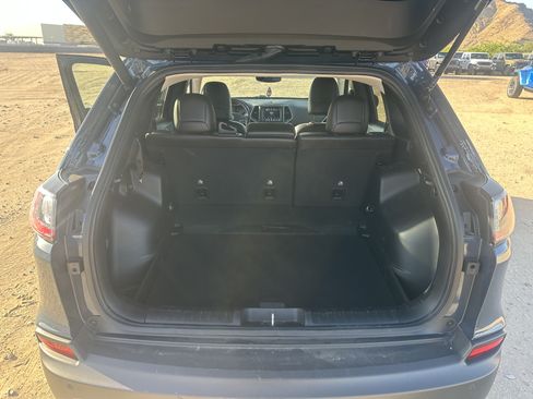 Used 2021 Jeep Cherokee Latitude Lux w/ Comfort/Convenience Group AWD/4WD image 21