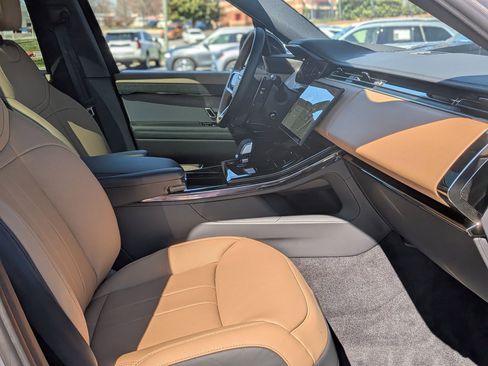 Used 2025 Land Rover Range Rover Sport Dynamic SE image 40