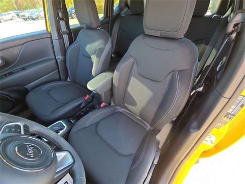 Used 2023 Jeep Renegade Altitude image 11