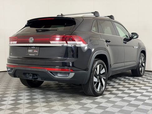 Used 2024 Volkswagen Atlas Cross Sport SE w/ Panoramic Sunroof Package FWD image 9