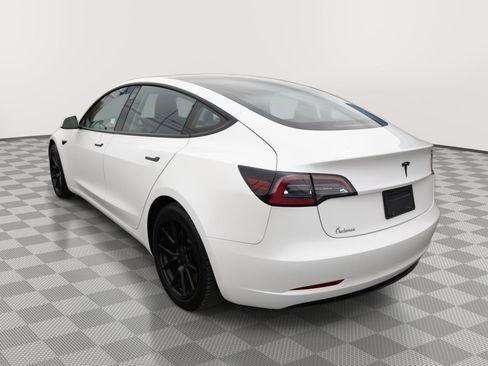 Used 2021 Tesla Model 3 Standard Range Plus image 3