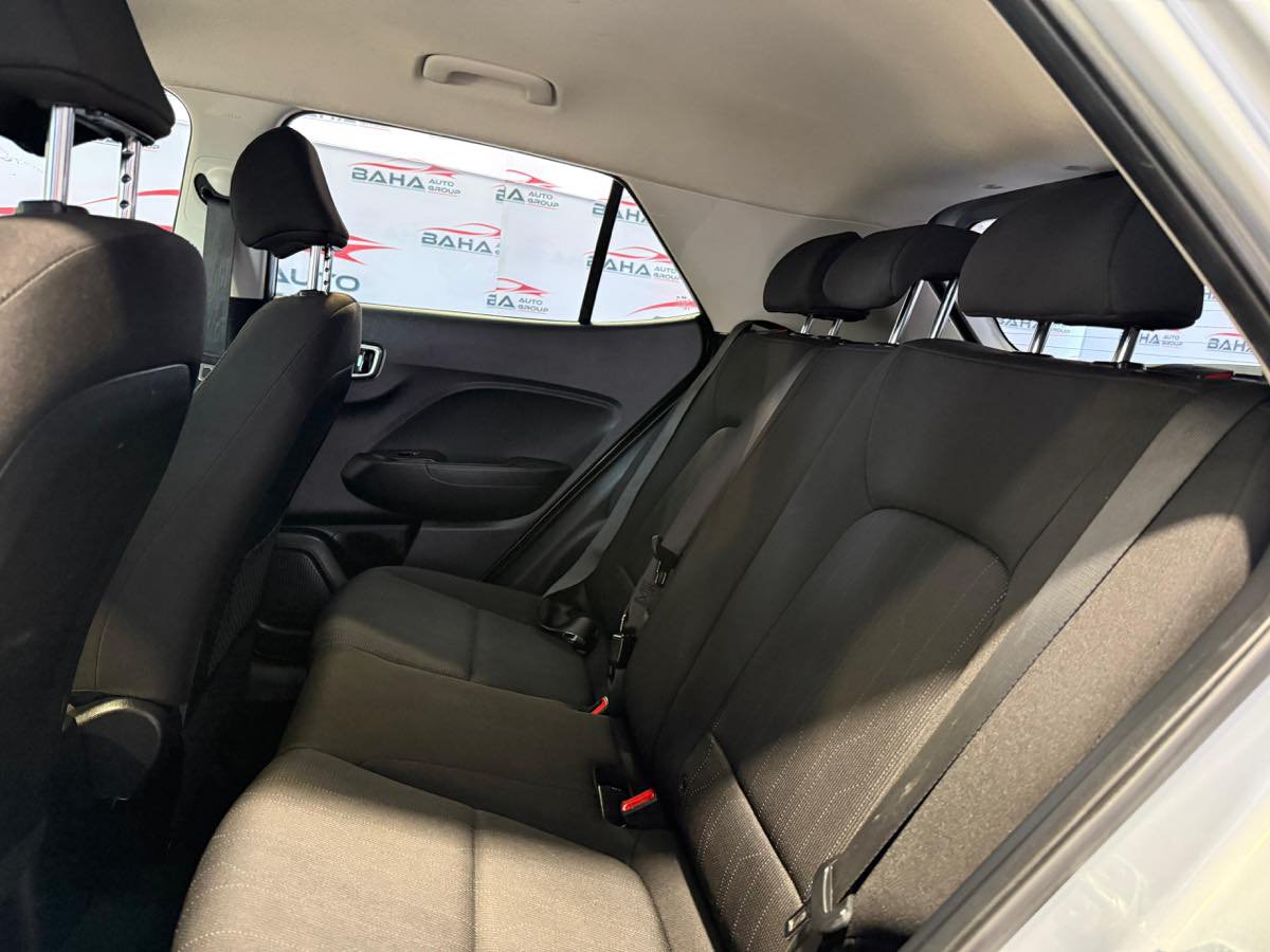 Used 2021 Hyundai Venue SE FWD image 33
