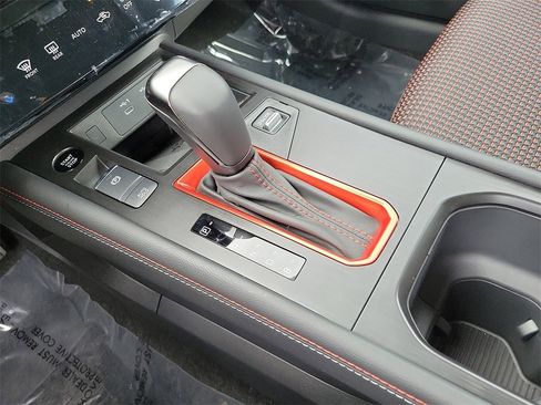 New 2025 Nissan Kicks SR image 10